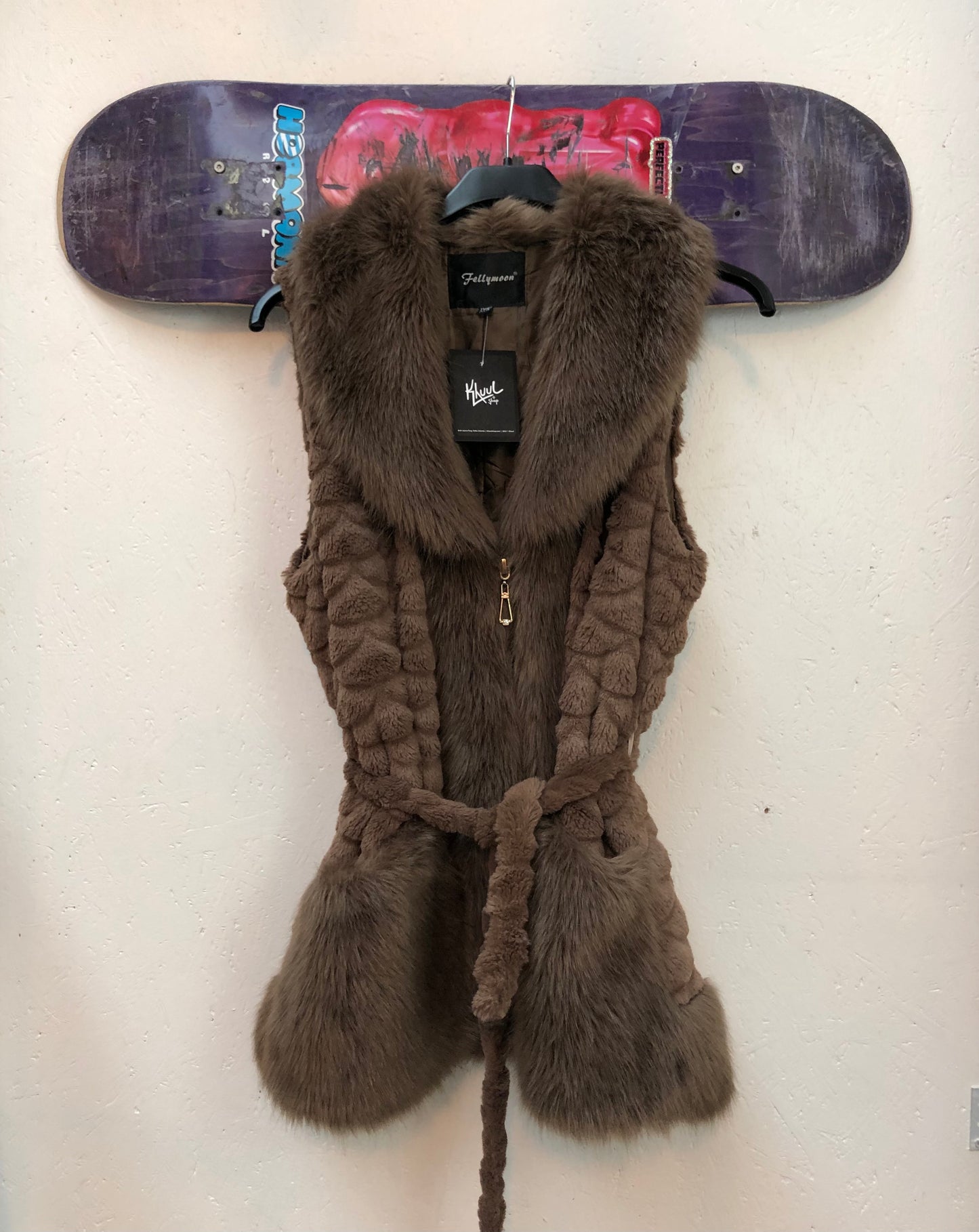 Naiste kunstkarusnahast vest