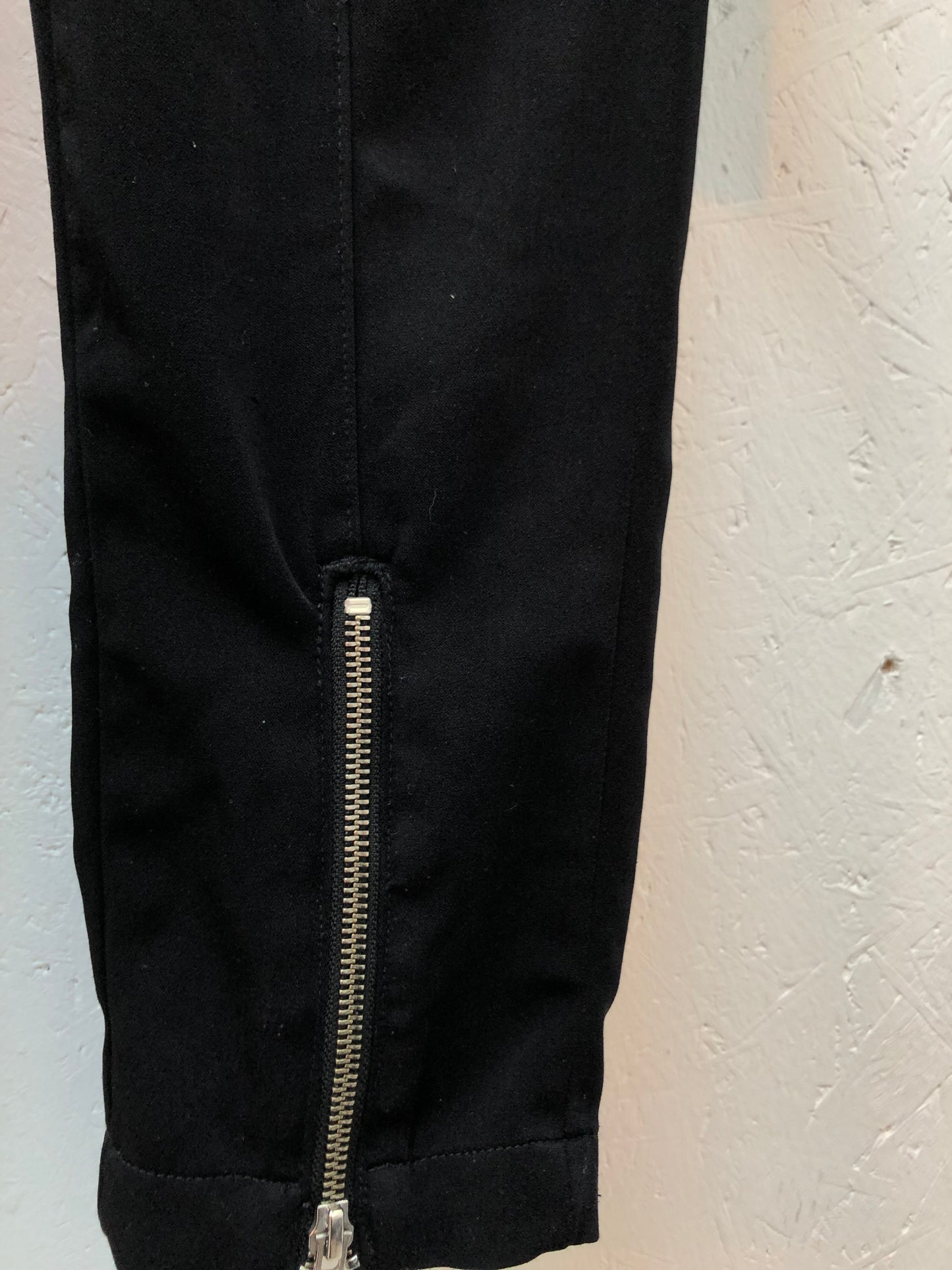 Black Cargo Pants With Belt Straps And Zipper Ankles