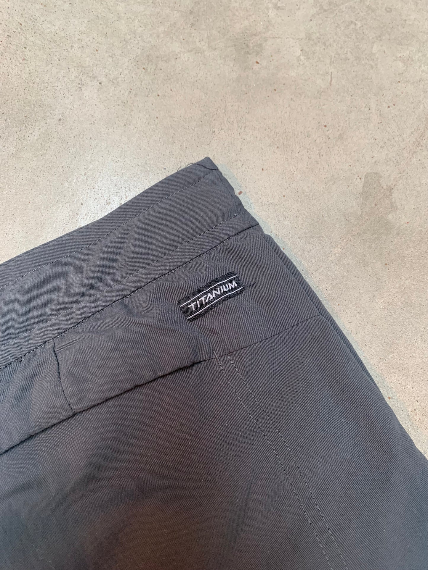 Columbia Titanium Charcoal Gray Hiking Shorts