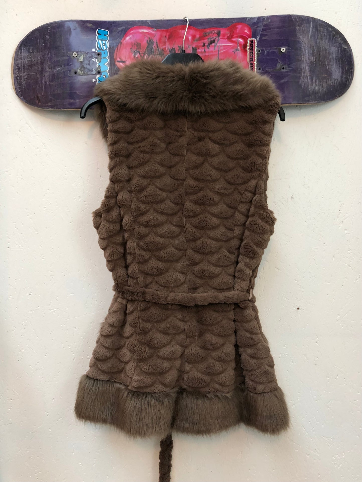 Naiste kunstkarusnahast vest