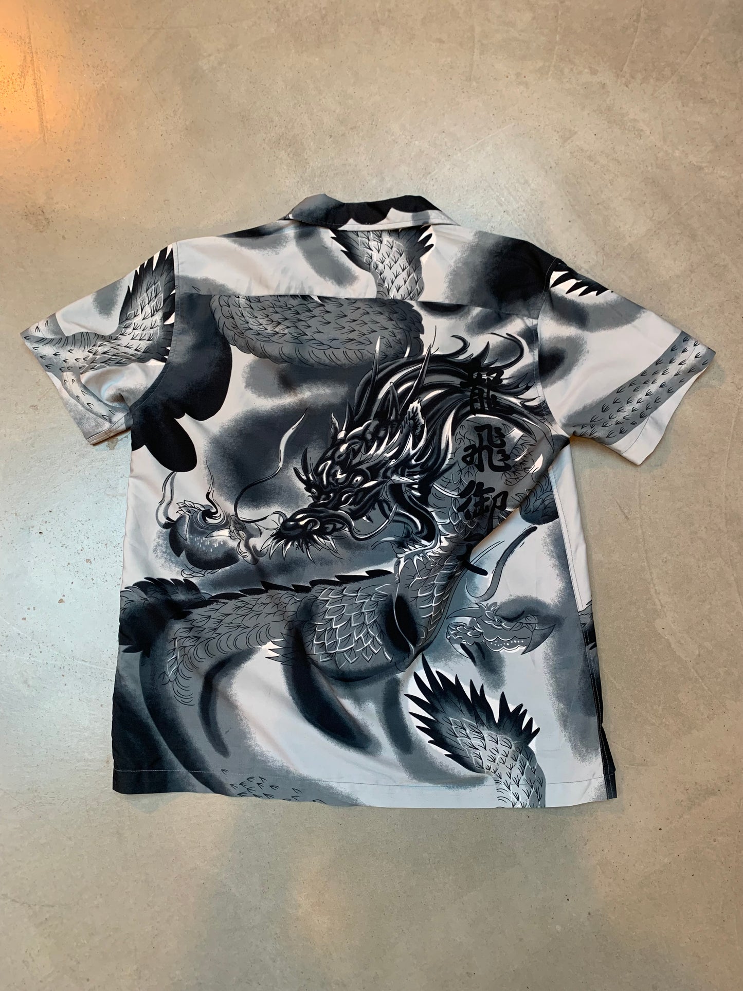 Vintage Dragon Print Shirt L