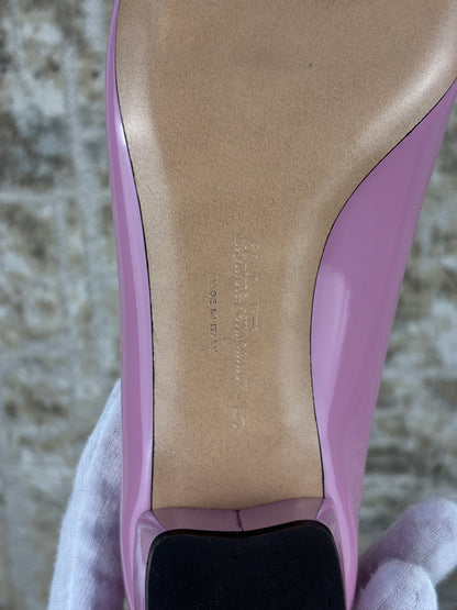 Title: Ferragamo Bow Detail Logo Plaque Patent Pumps