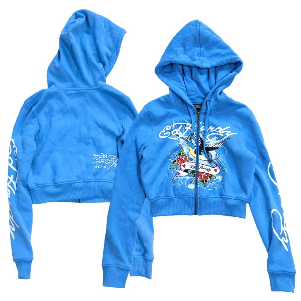 Sky blue old school swallows
