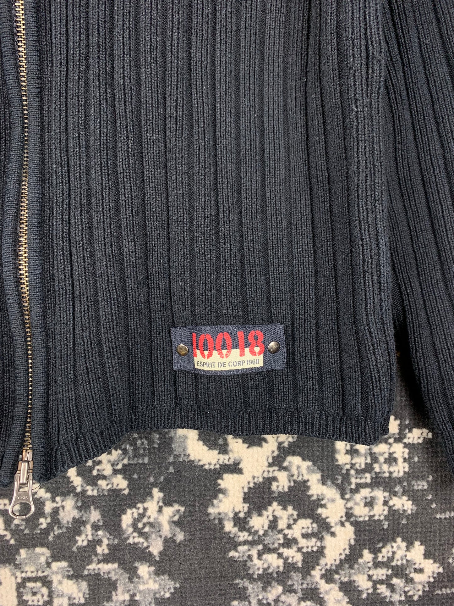 100/18 Esprit de Corp Vintage Y2K Black Ribbed Knit Sweater