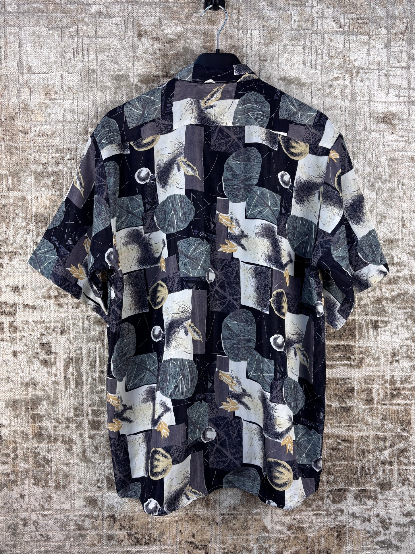 Mens Vintage Abstract Pattern Button Up Shirt