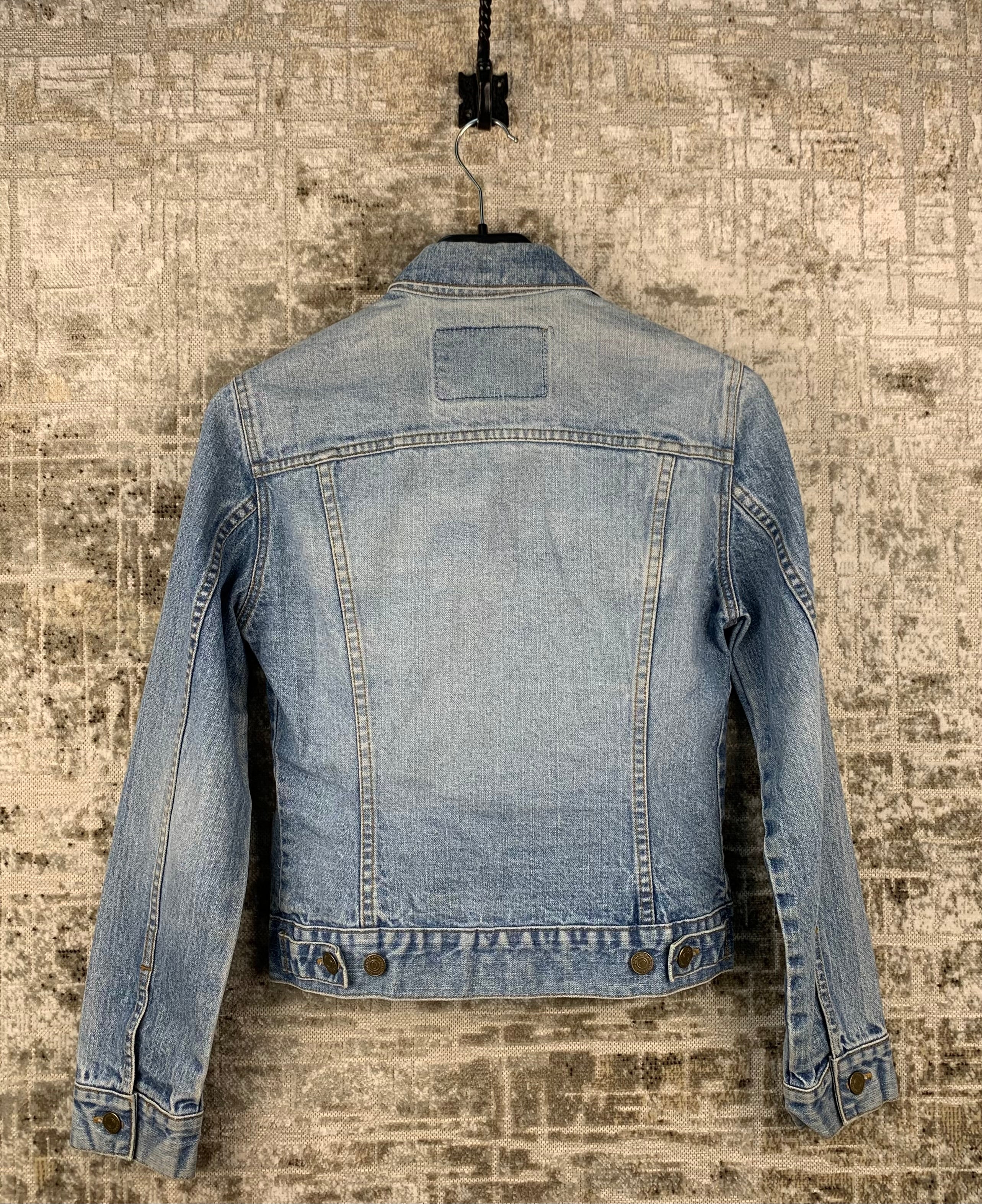 CROCKER Womens Light Washed Jean Jacket