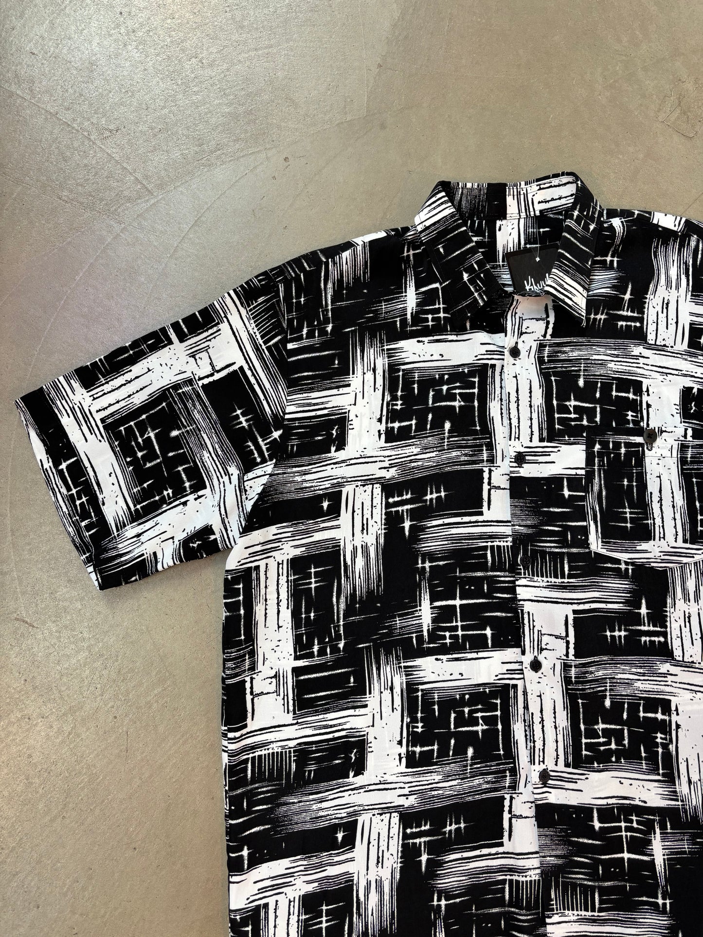 Monochrome Men XL Abstract Shirt