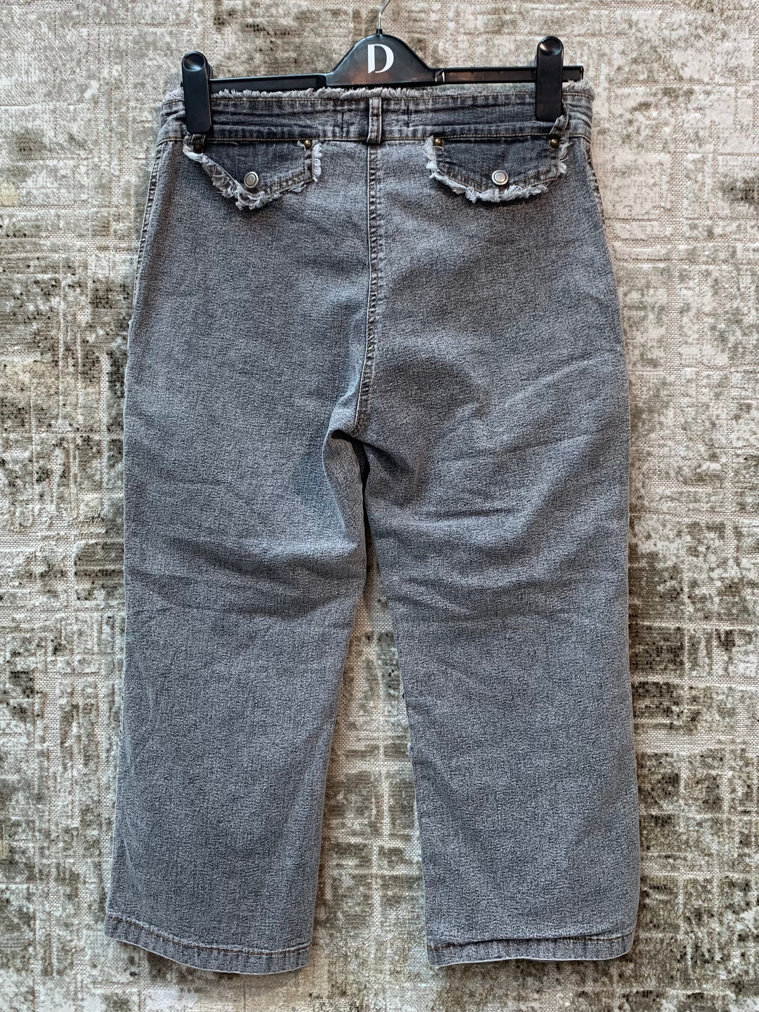 Rima Jeans Y2K Frayed Cargo Capri Jeans