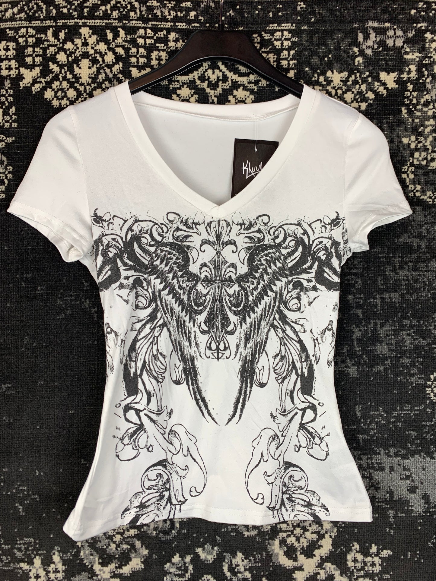 Y2K Style White V-Neck Graphic T-Shirt