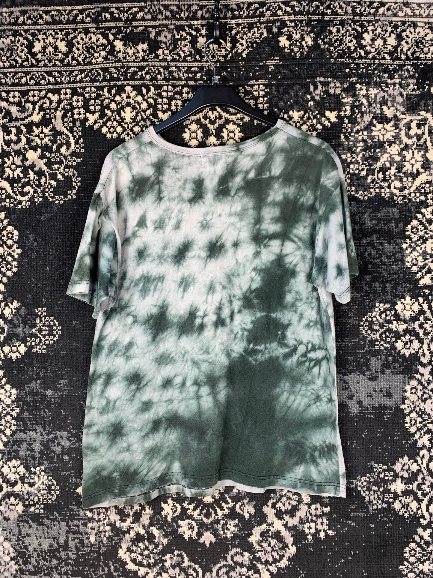 New Roads Grey & Dark Green Tie-Dye “Independent” Graphic T-Shirt