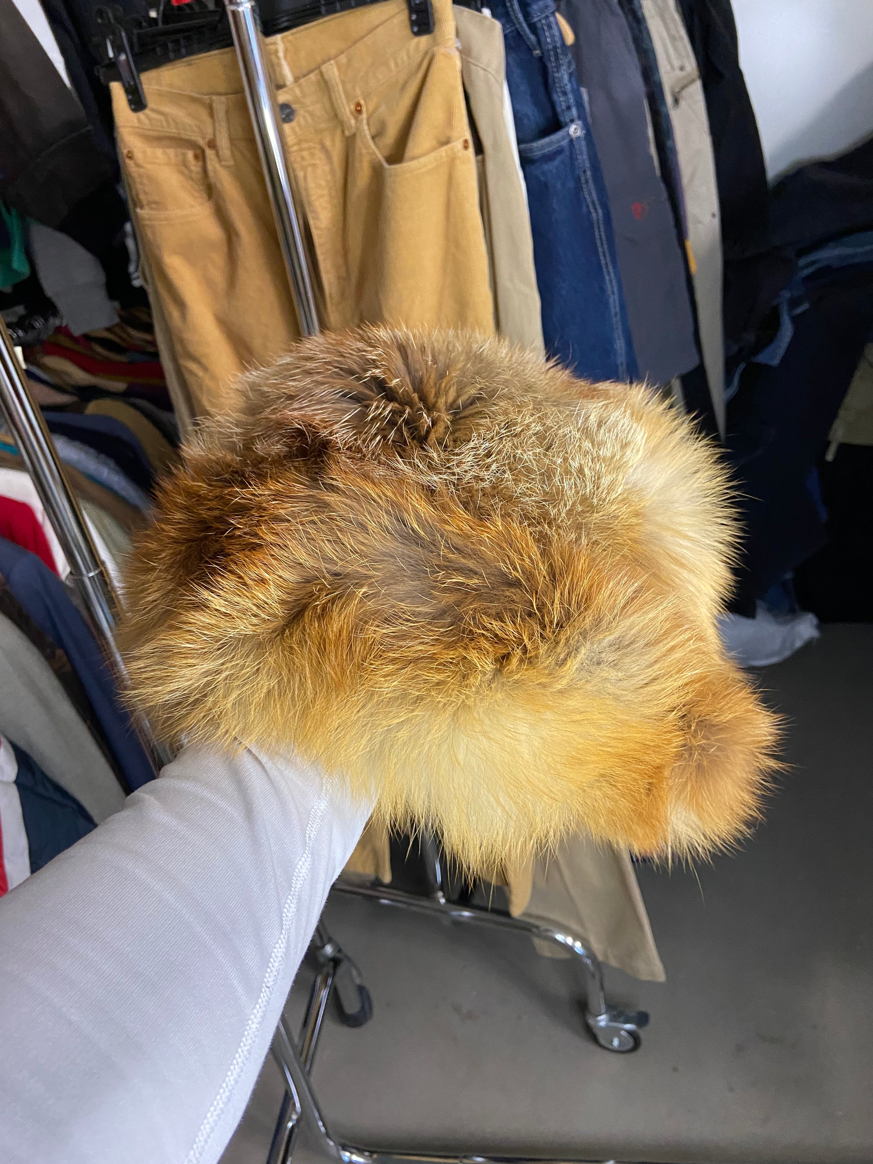 Luxurious Vintage Light Brown Fox Fur Hat - Snug 59 cm Fit for Winter Elegance