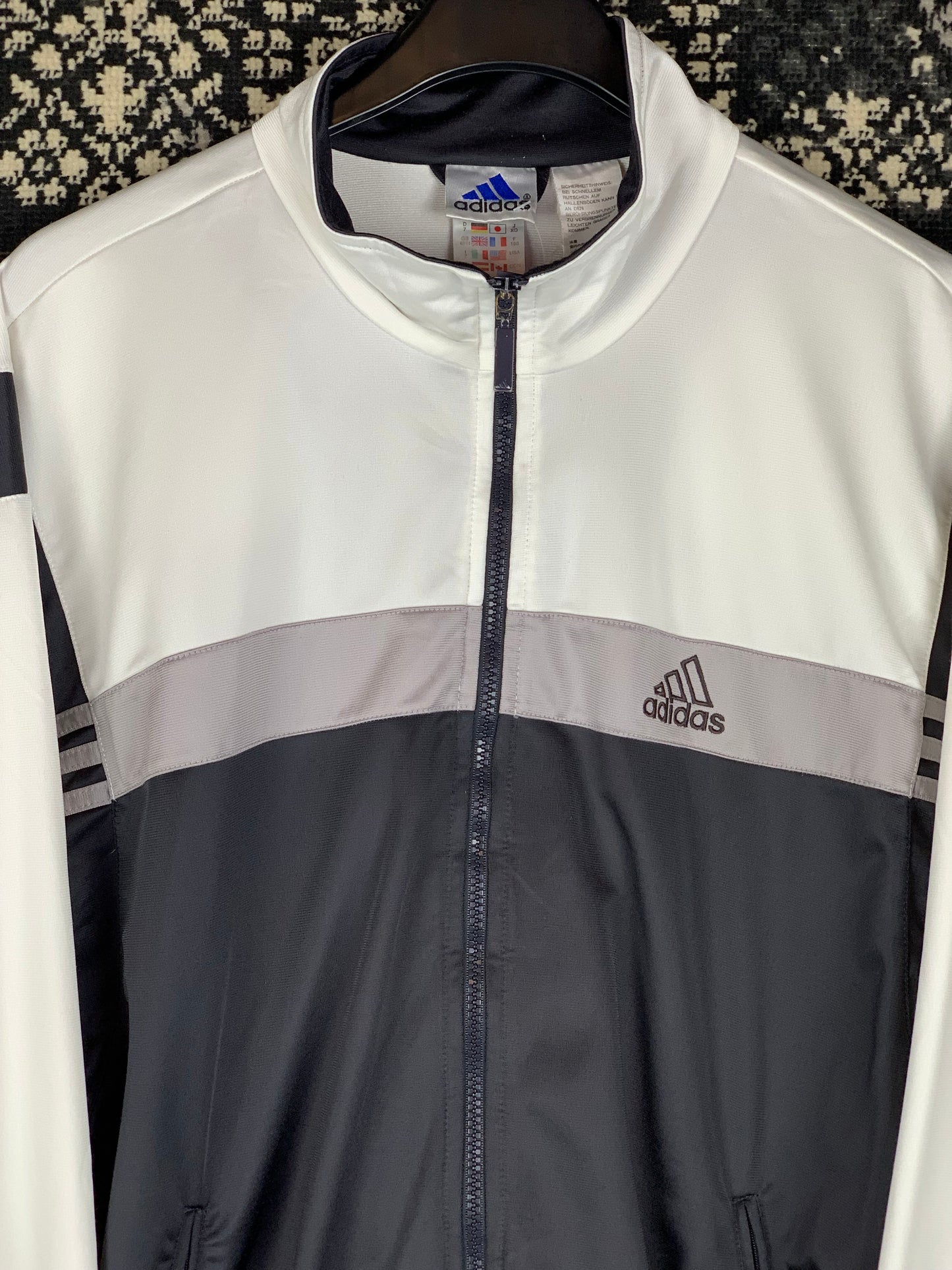 Vintage Adidas Y2K Track Jacket – Black & White Colorblock Windbreaker