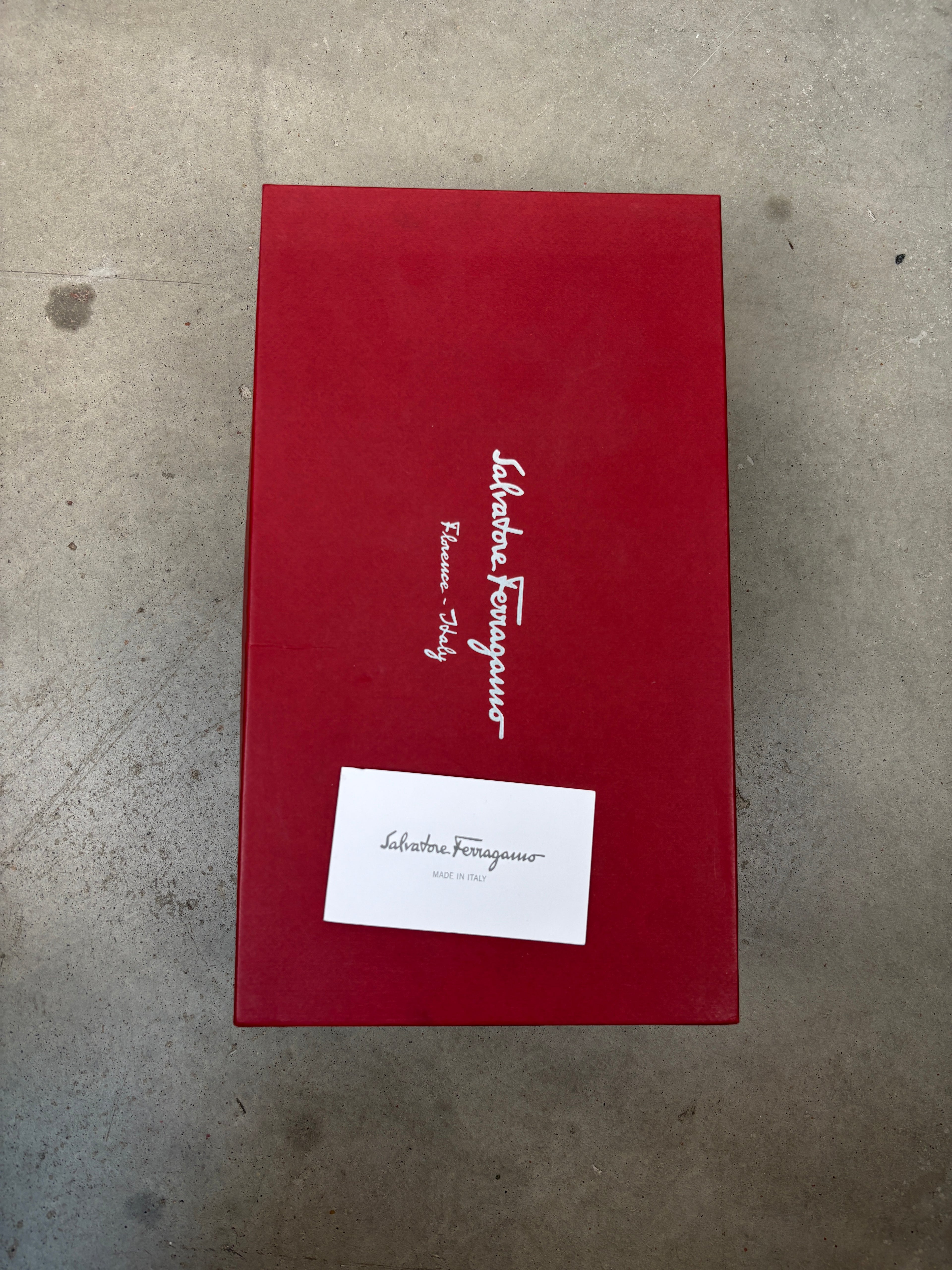 Title: Ferragamo Bow Detail Logo Plaque Patent Pumps