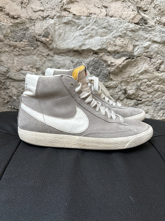 Nike Blazer Sneakers