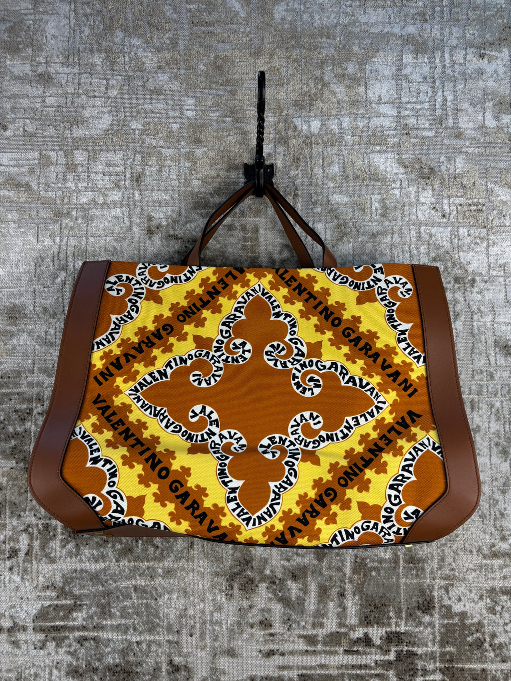 Valentino Garavani Vlogo Bandana-Print Tote Bag
