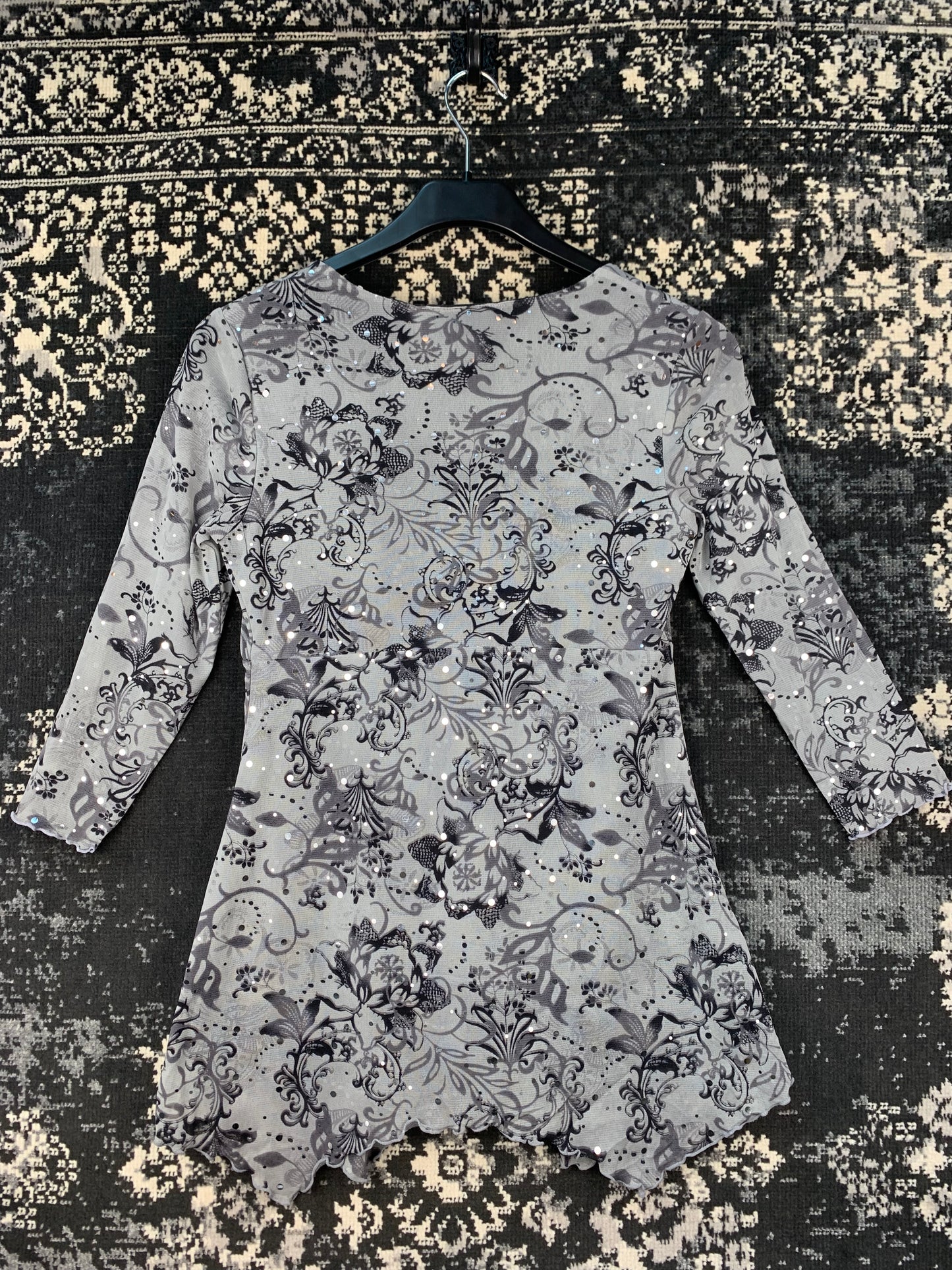 Women's Vintage Gray Floral Print Long Sleeve Top