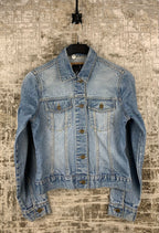 CROCKER Womens Light Washed Jean Jacket