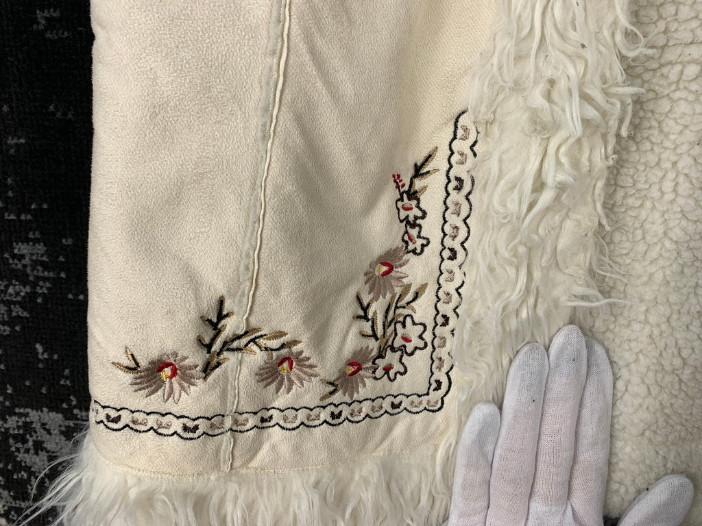 Women's Vintage New York Laundry White Faux Fur Vest