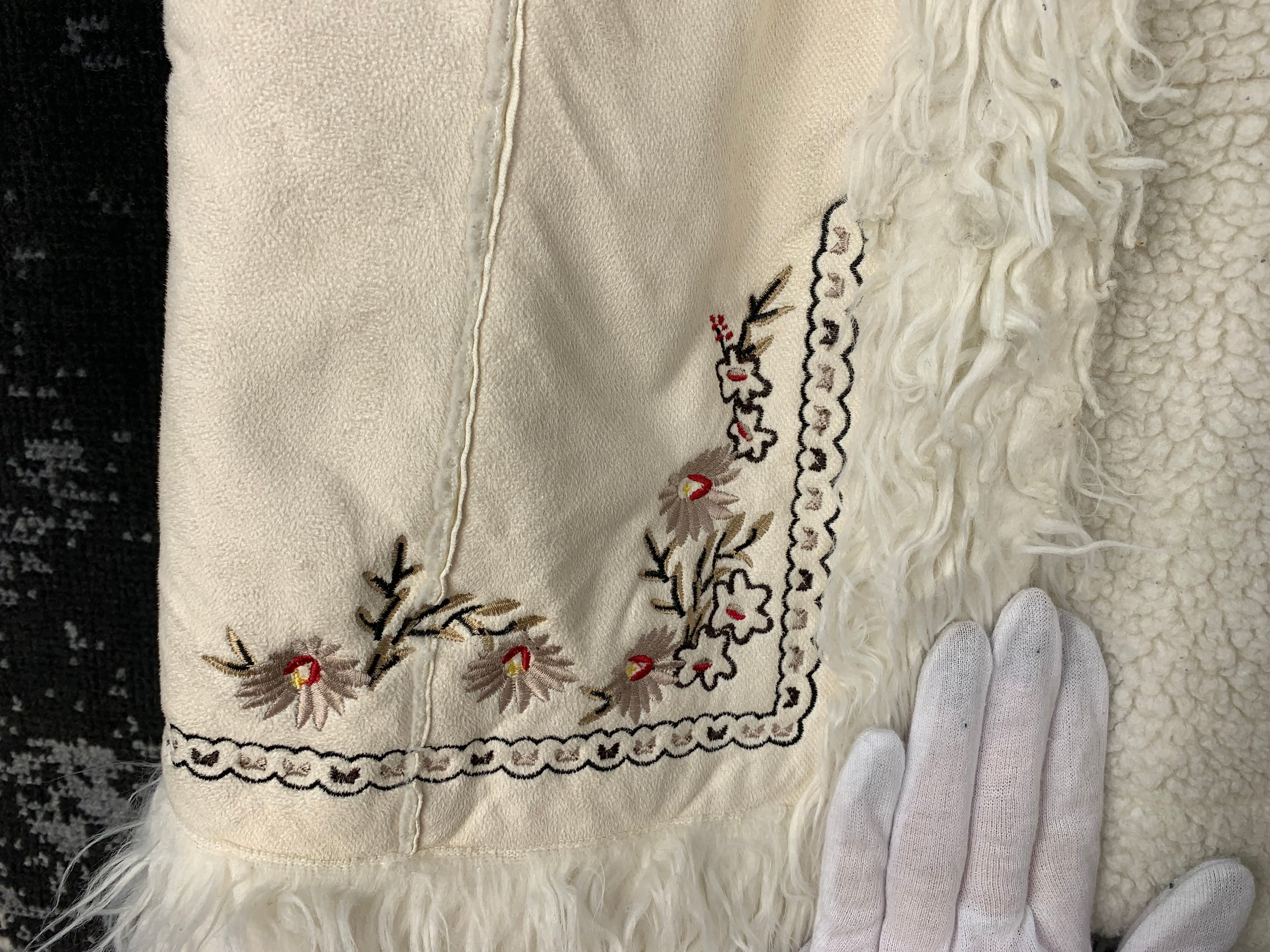 Women's Vintage New York Laundry White Faux Fur Vest