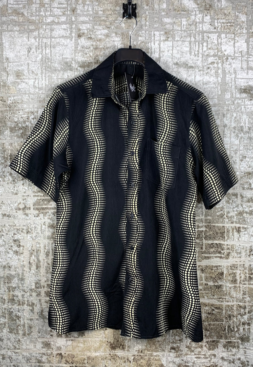 Men's Vintage Black Abstract Wave Pattern Short Sleeve Shirt