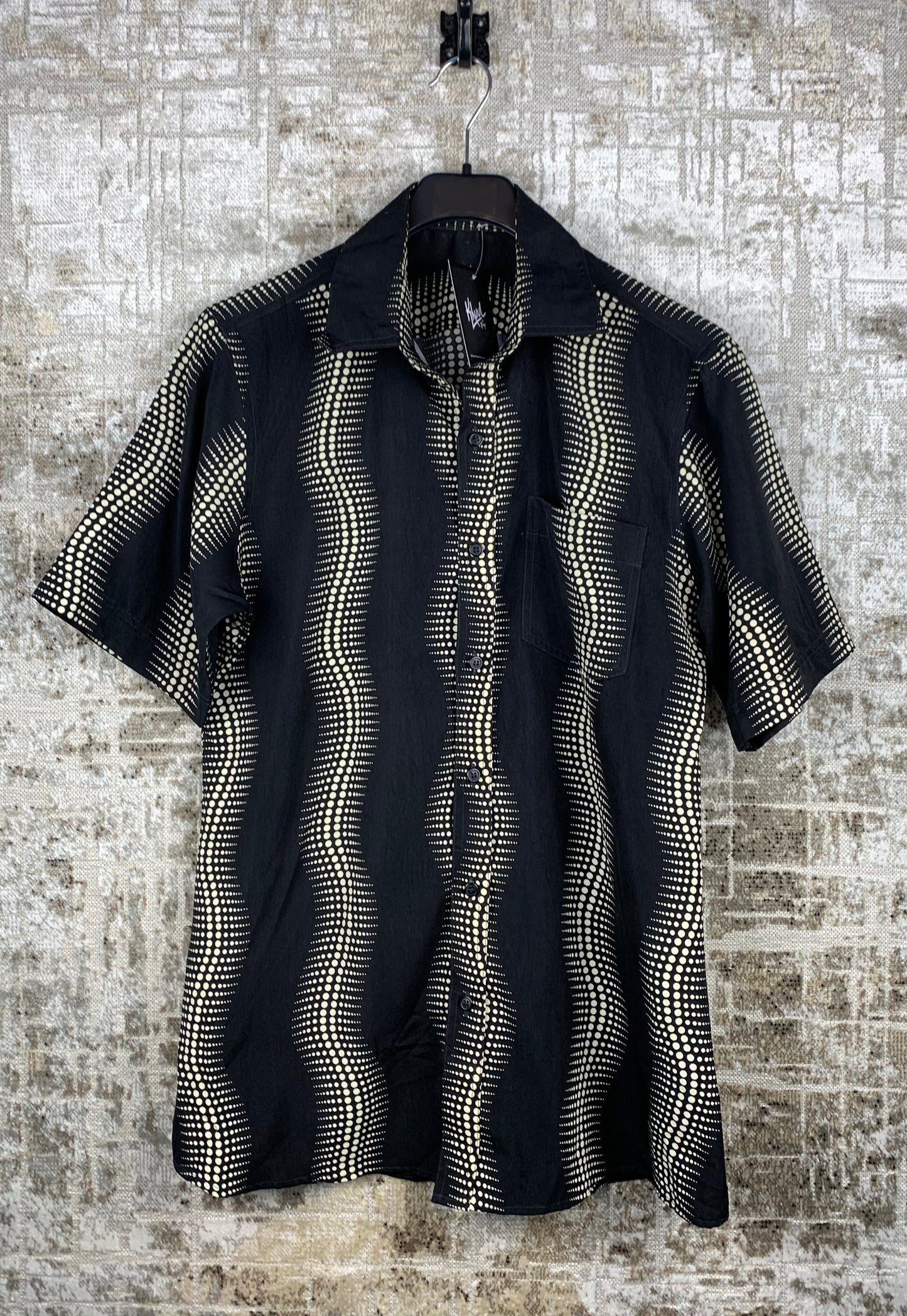 Men's Vintage Black Abstract Wave Pattern Short Sleeve Shirt