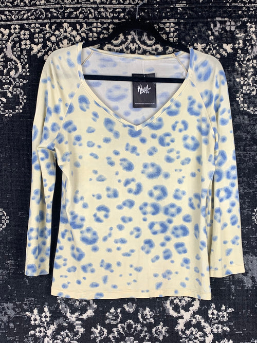 Y2K Women's Off-White Long Sleeve V-Neck Shirt