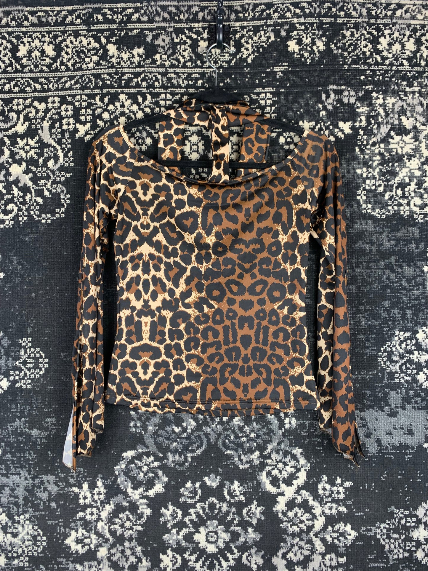 Women's Y2K Cheetah Print Long Sleeve Top