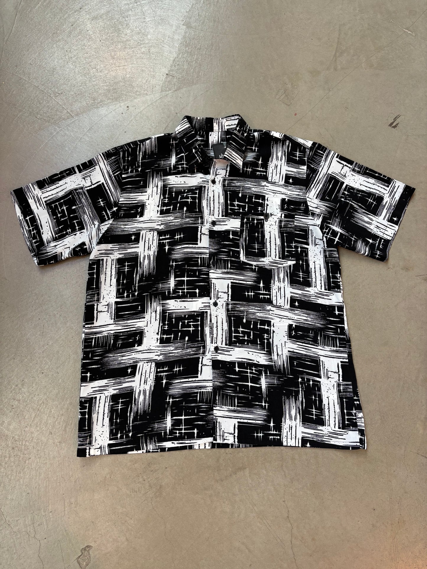 Monochrome Men XL Abstract Shirt