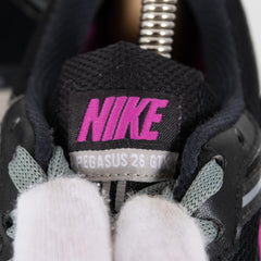Nike Pegasus 26 Core-Tex lilla detailiga mustad tennised, naiste EU38